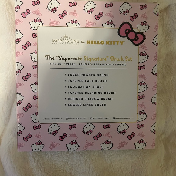 Hello Kitty  "Supercute Signature" 6-Pc Brush Set Pink NEW in BOX Impressions - Picture 2 of 4